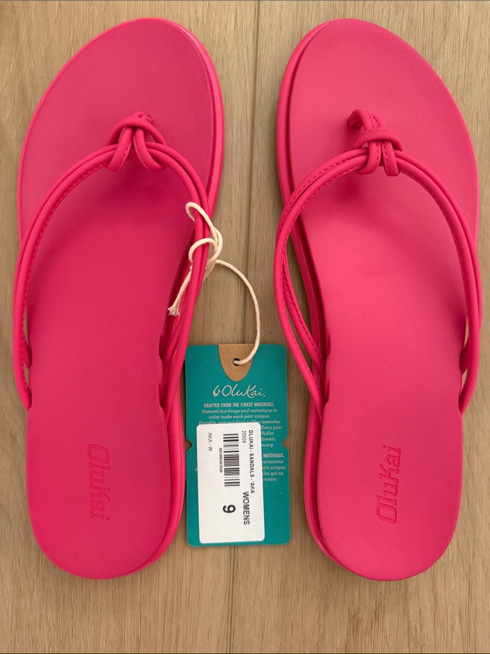 OluKai ‘Aka Pink Plumeria Hot Pink Sandals Women’s 9 NWT